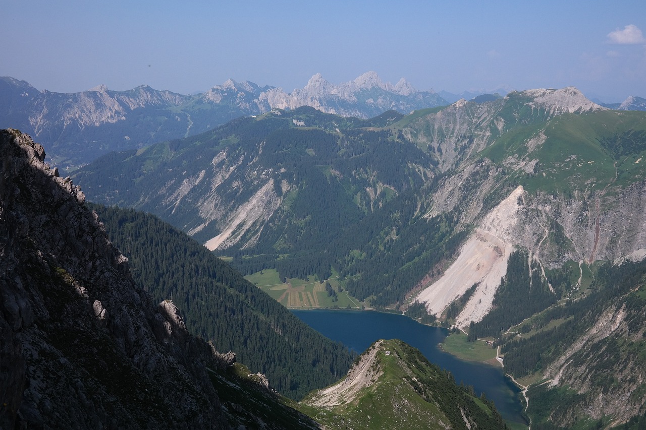 重庆大宁河山体滑坡